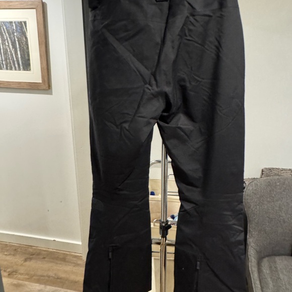 The North Face Women's Black Lenado Insulated Ski pants - 30” inseam & worn 1x - Picture 7 of 7